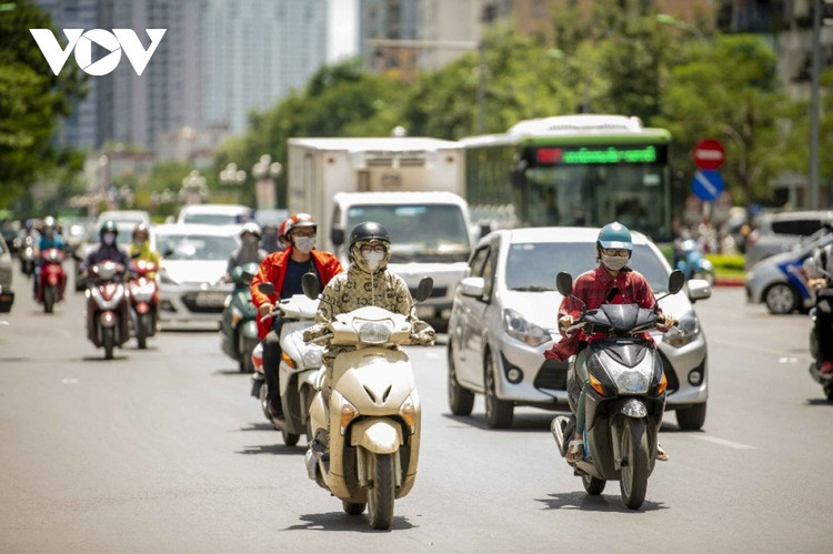 Nắng nóng tiếp tục xuất hiện ở Bắc Bộ và miền Trung ảnh 2