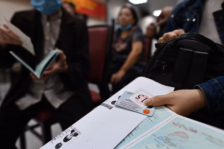 xep hang lam can cuoc cong dan gan chip anh 3