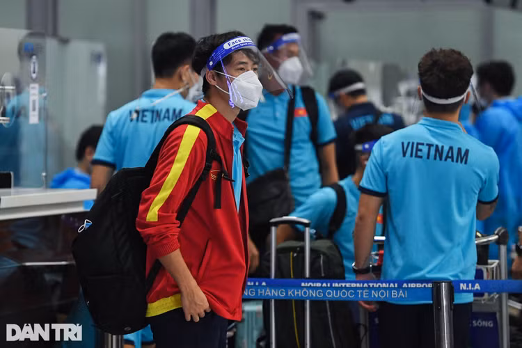 Đội tuyển Việt Nam lên đường sang Saudi Arabia dự vòng loại World Cup - 9