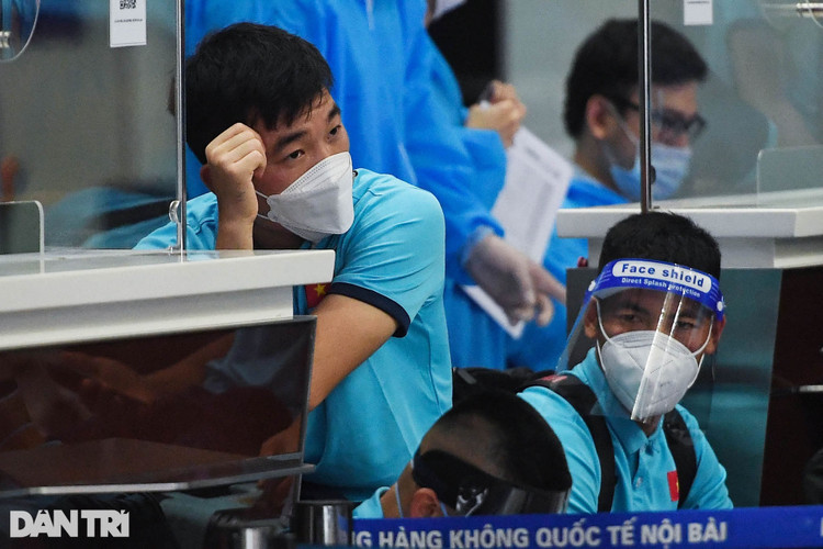 Đội tuyển Việt Nam lên đường sang Saudi Arabia dự vòng loại World Cup - 10