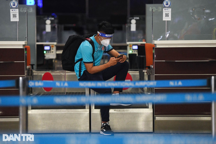 Đội tuyển Việt Nam lên đường sang Saudi Arabia dự vòng loại World Cup - 11