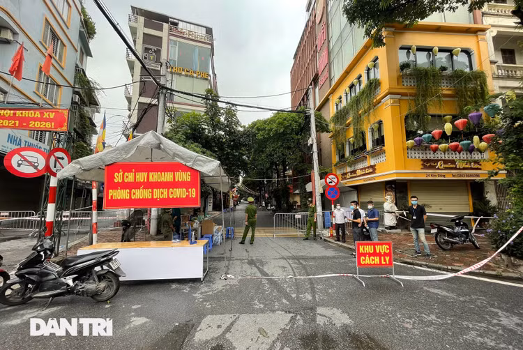 Toàn cảnh điểm nóng có 41 ca dương tính tại phường Giáp Bát - 1