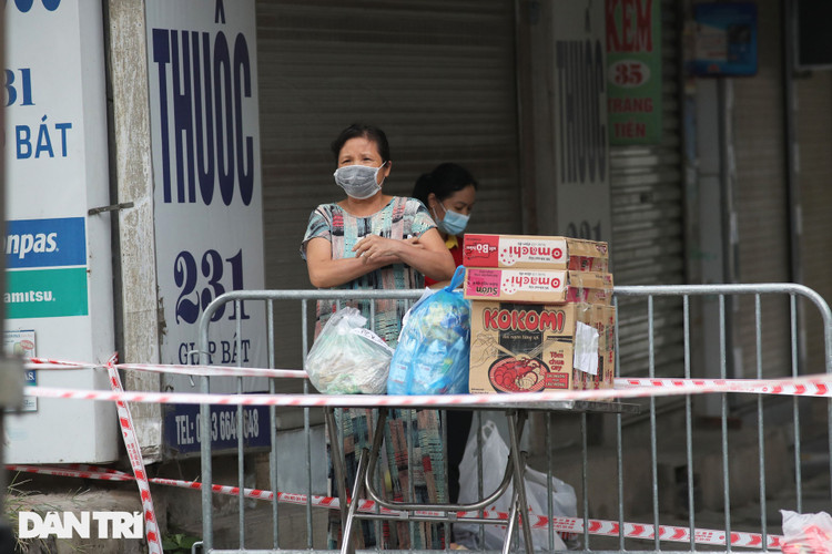 Toàn cảnh điểm nóng có 41 ca dương tính tại phường Giáp Bát - 3