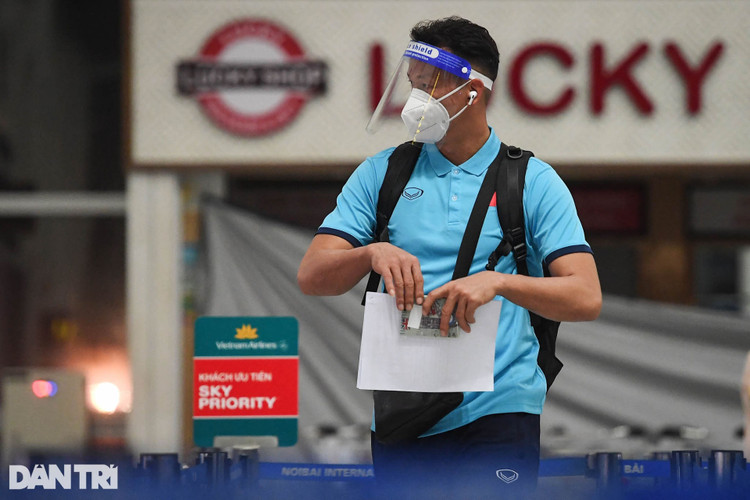 Đội tuyển Việt Nam lên đường sang Saudi Arabia dự vòng loại World Cup - 19