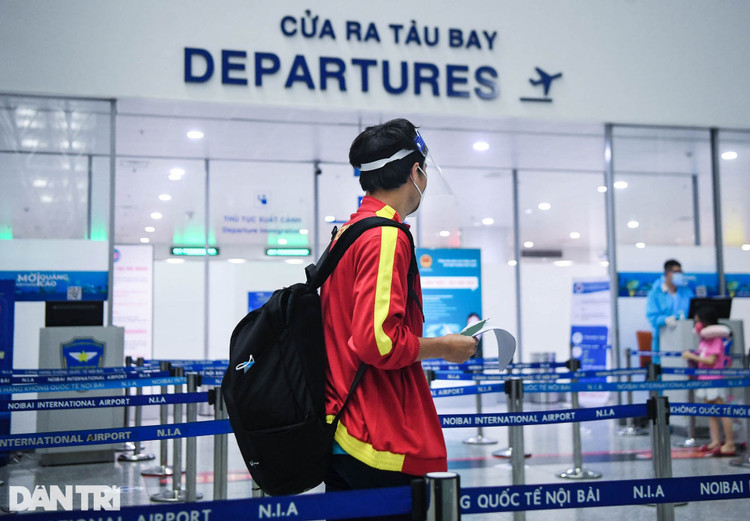 Đội tuyển Việt Nam lên đường sang Saudi Arabia dự vòng loại World Cup - 20