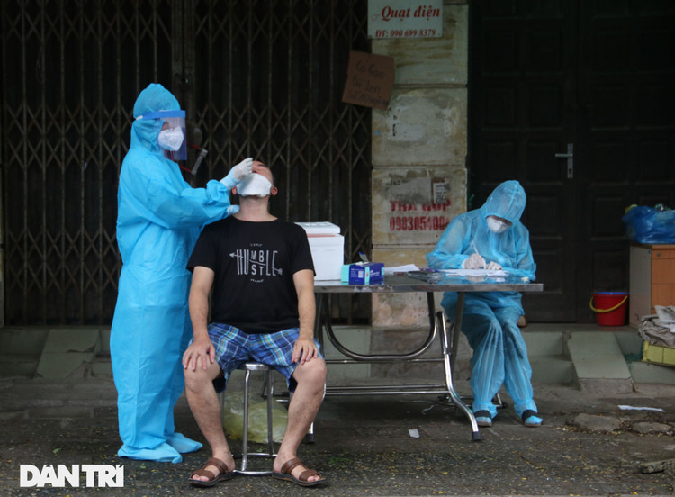 Toàn cảnh điểm nóng có 41 ca dương tính tại phường Giáp Bát - 9