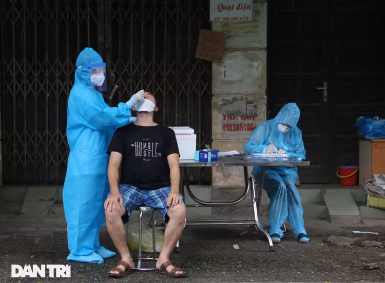 Toàn cảnh điểm nóng có 41 ca dương tính tại phường Giáp Bát - 9
