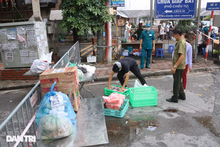 Toàn cảnh điểm nóng có 41 ca dương tính tại phường Giáp Bát - 6