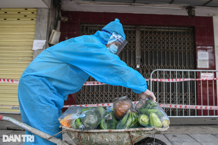 Hà Nội: Đi từng ngõ, gõ từng nhà tiếp tế cho ổ dịch quận Thanh Xuân - 8