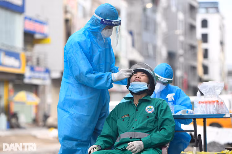 Hà Nội: Đi từng ngõ, gõ từng nhà tiếp tế cho ổ dịch quận Thanh Xuân - 12