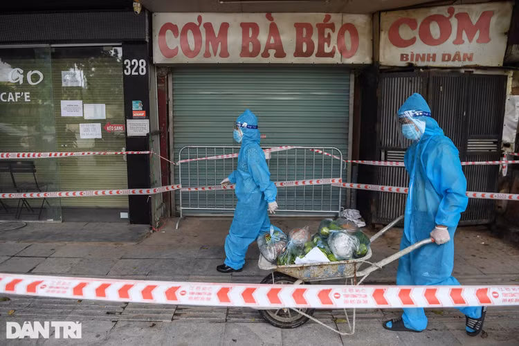 Hà Nội: Đi từng ngõ, gõ từng nhà tiếp tế cho ổ dịch quận Thanh Xuân - 7
