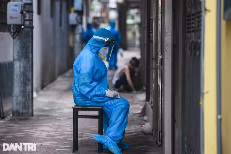 Hà Nội: Đi từng ngõ, gõ từng nhà tiếp tế cho ổ dịch quận Thanh Xuân - 16