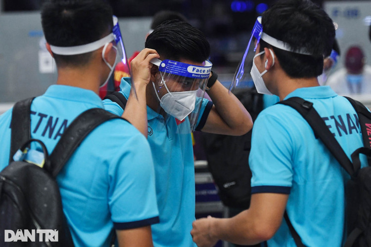 Đội tuyển Việt Nam lên đường sang Saudi Arabia dự vòng loại World Cup - 15