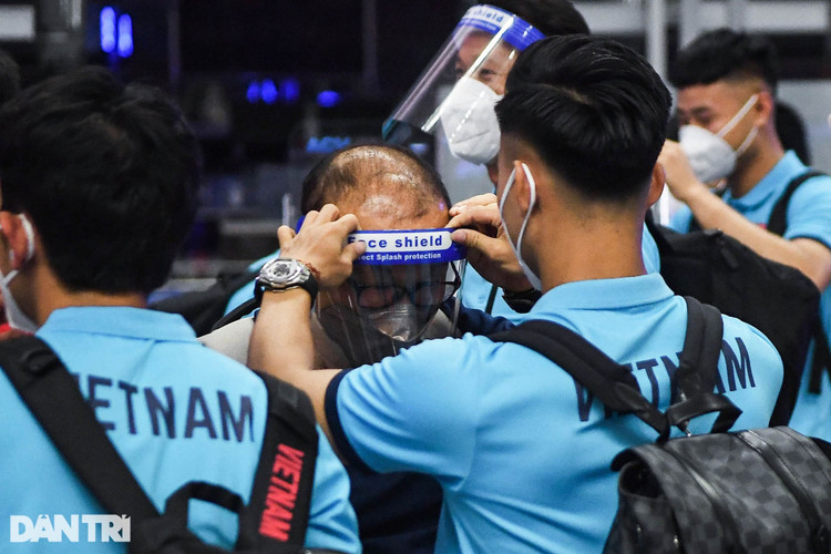 Đội tuyển Việt Nam lên đường sang Saudi Arabia dự vòng loại World Cup - 14