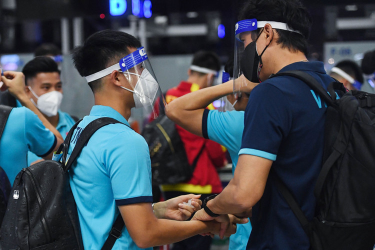 Đội tuyển Việt Nam lên đường sang Saudi Arabia dự vòng loại World Cup - 13