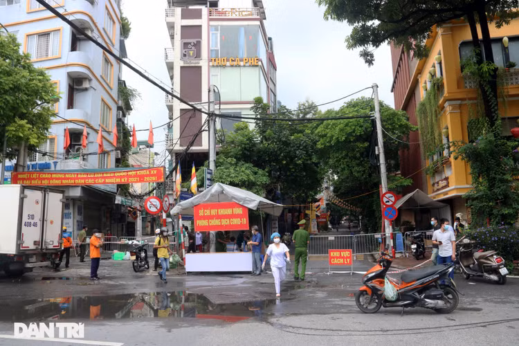 Toàn cảnh điểm nóng có 41 ca dương tính tại phường Giáp Bát - 4