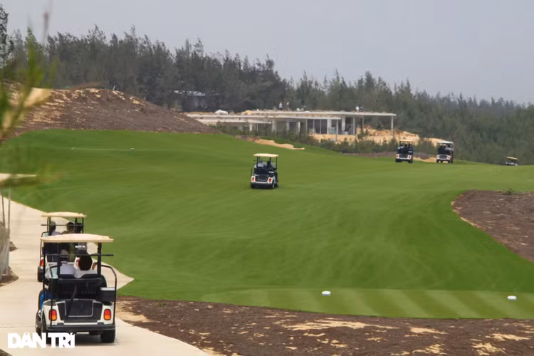 Giám đốc hợp thức hóa giấy mời 