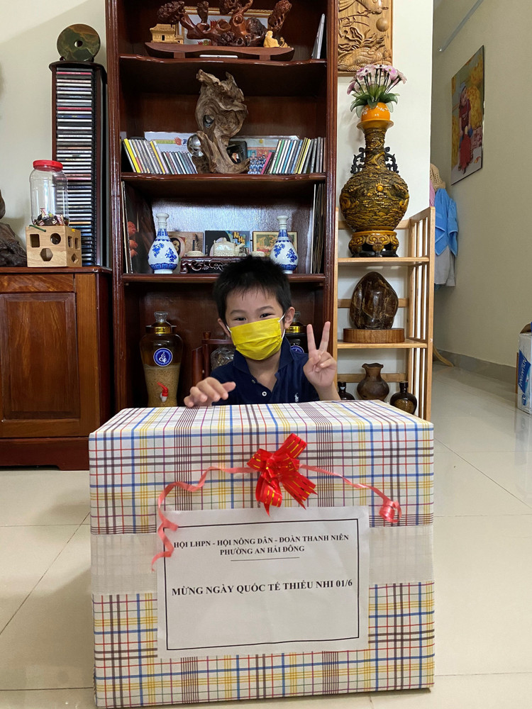 Cậu bé 7 tuổi vào viện chữa Covid-19 và trở về nhà một mình - 4