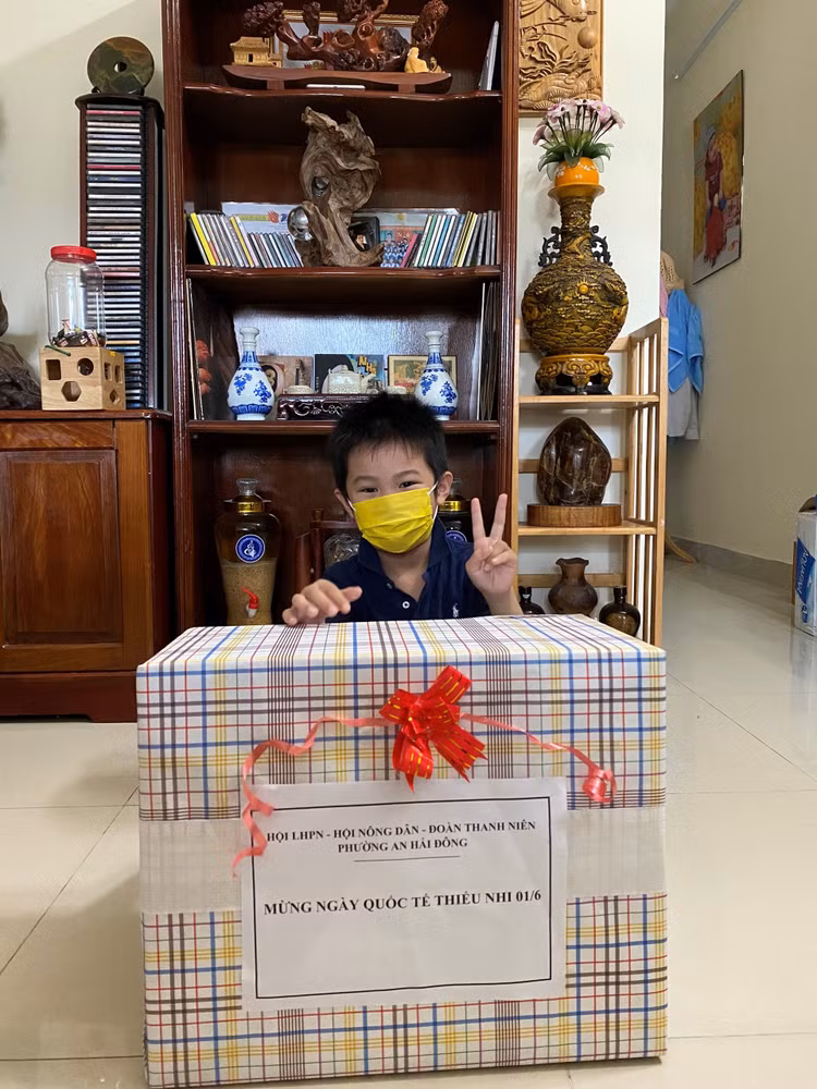 Cậu bé 7 tuổi vào viện chữa Covid-19 và trở về nhà một mình - 4