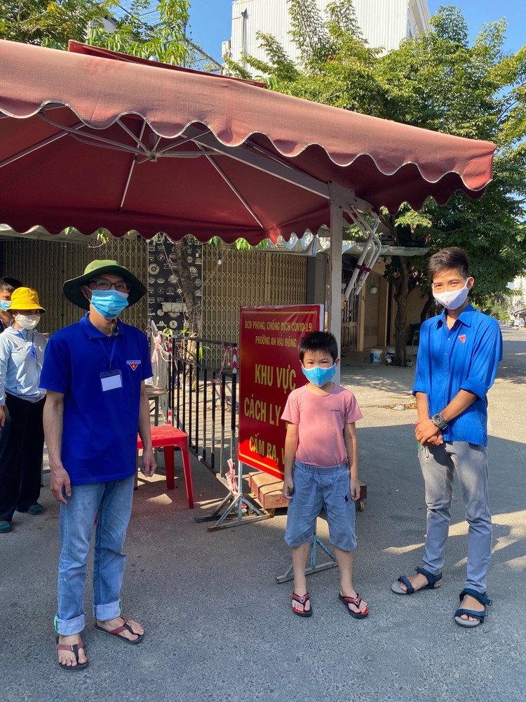 Cậu bé 7 tuổi vào viện chữa Covid-19 và trở về nhà một mình - 1