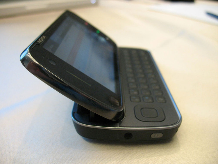 Chiec dien thoai tung la 'sat thu' iPhone anh 9