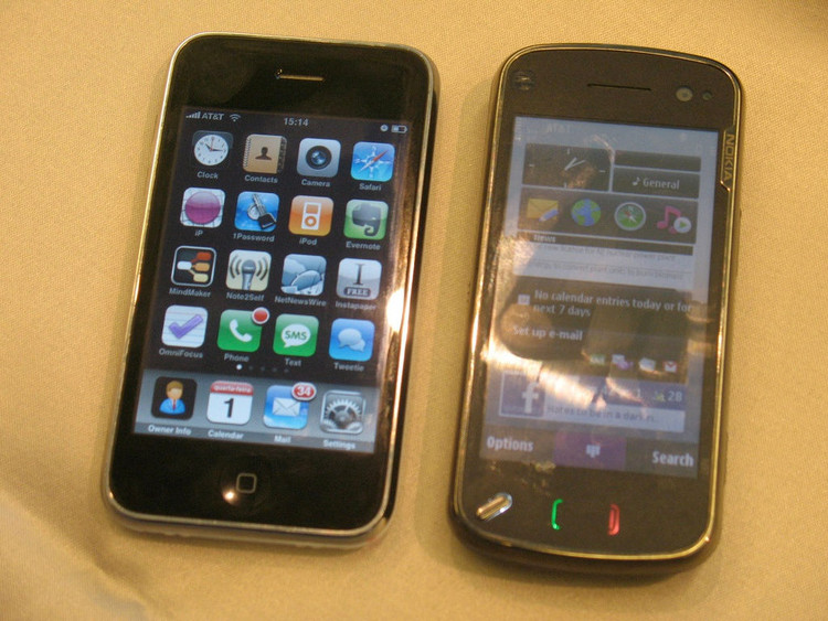 Chiec dien thoai tung la 'sat thu' iPhone anh 4