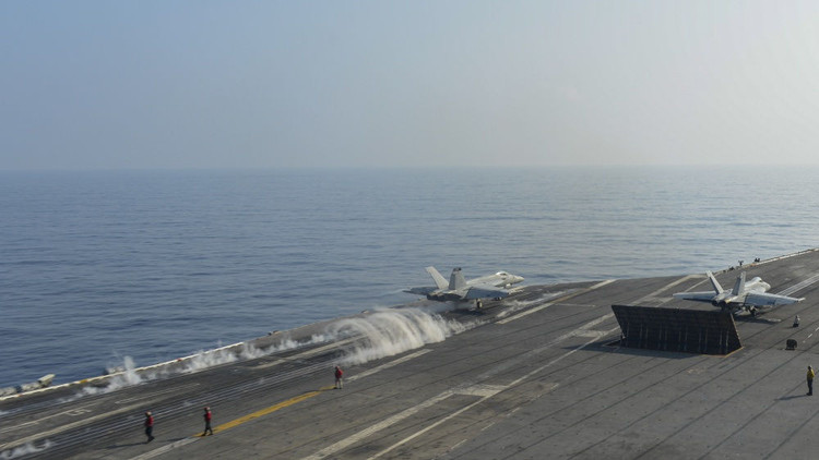 Hai nhóm tàu chiến Mỹ phô diễn uy lực trên Biển Đông - 7