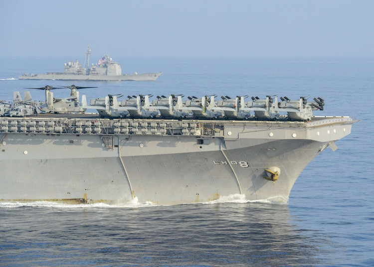 Hai nhóm tàu chiến Mỹ phô diễn uy lực trên Biển Đông - 3