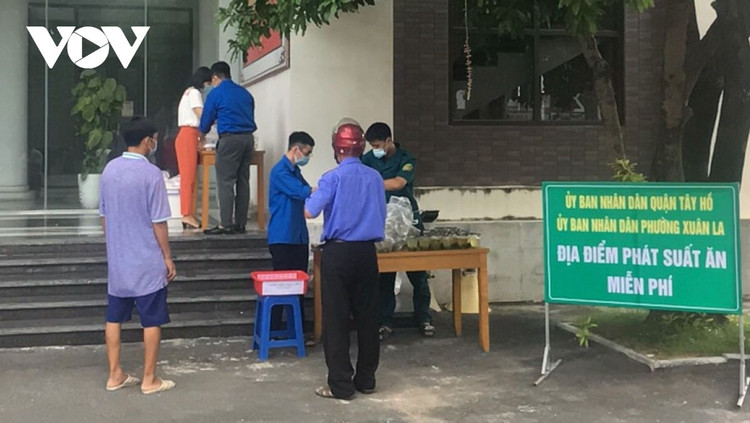 Bếp ăn 0 đồng giúp người dân nghèo tại Hà Nội yên tâm “ở tại chỗ” trong mùa dịch ảnh 15