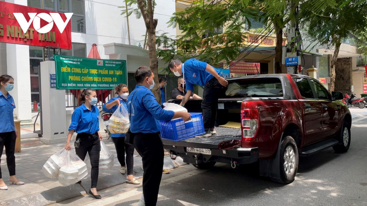 Bếp ăn 0 đồng giúp người dân nghèo tại Hà Nội yên tâm “ở tại chỗ” trong mùa dịch ảnh 10