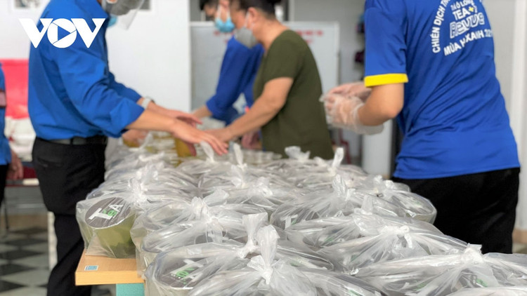 Bếp ăn 0 đồng giúp người dân nghèo tại Hà Nội yên tâm “ở tại chỗ” trong mùa dịch ảnh 2