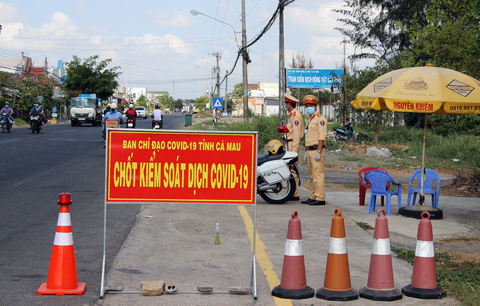 Chốt kiểm soát dịch Covid-19 trên quốc lộ 1A, tại TP Cà Mau năm 2020. Ảnh: Hưng Lợi