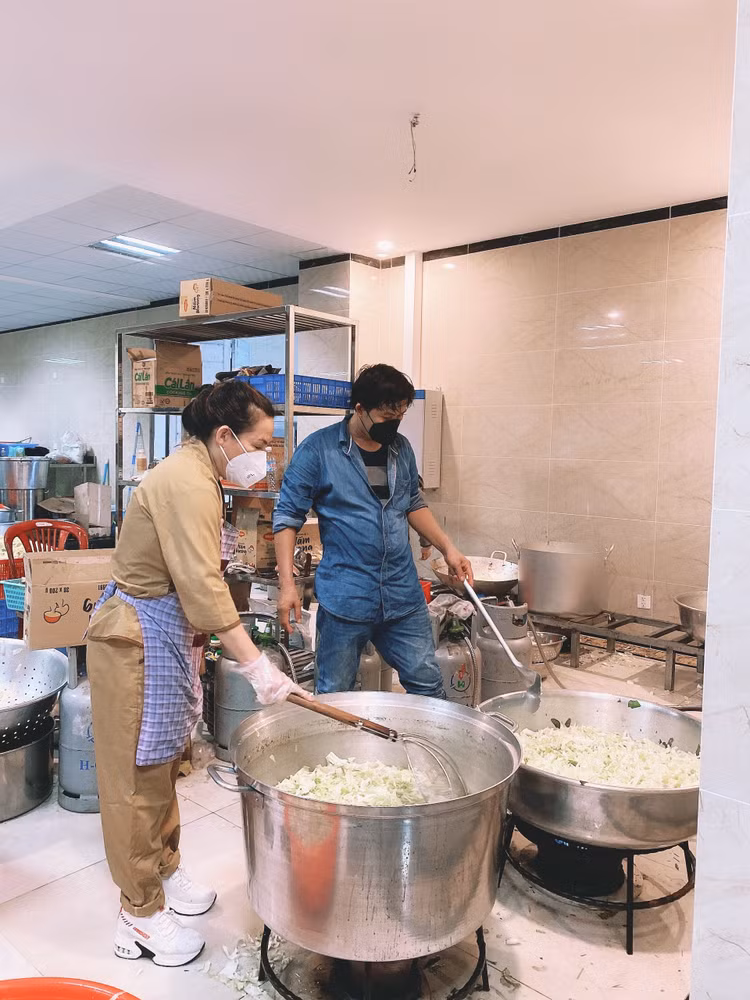 Phi Nhung mắc Covid-19 ảnh 4 Phi Nhung mac Covid-19 anh 4