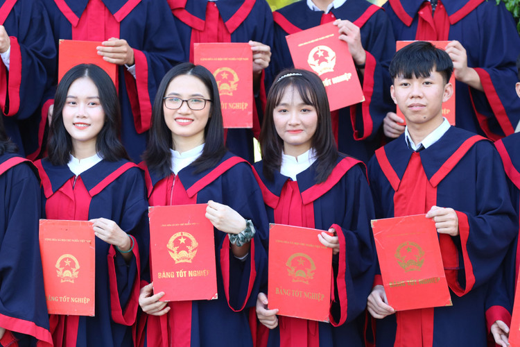 Chia sẻ bất ngờ của nữ sinh có 3 điểm 10 thi tốt nghiệp THPT - 2