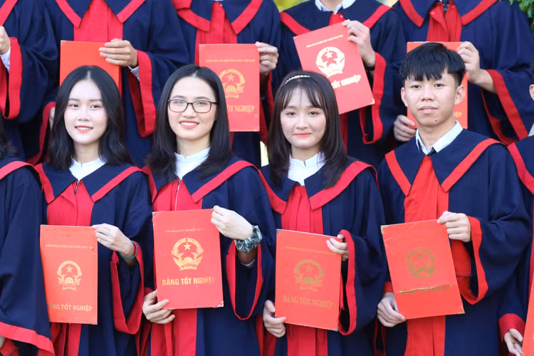 Chia sẻ bất ngờ của nữ sinh có 3 điểm 10 thi tốt nghiệp THPT - 2