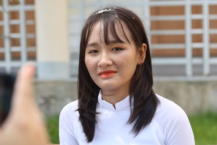 Chia sẻ bất ngờ của nữ sinh có 3 điểm 10 thi tốt nghiệp THPT - 1
