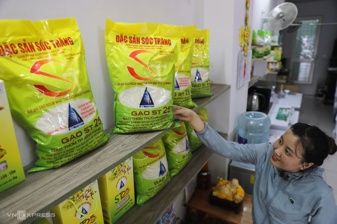 Gạo ST25 được bán ở TP HCM. Ảnh: Quỳnh Trần.