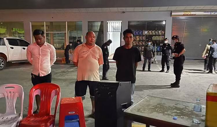 tuong Campuchia bi tuoc quan ham anh 1