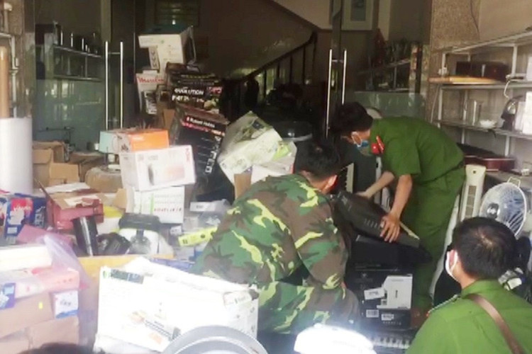 Kỷ luật cảnh cáo thượng tá biên phòng có cả tấn hàng nghi lậu trong nhà - 1