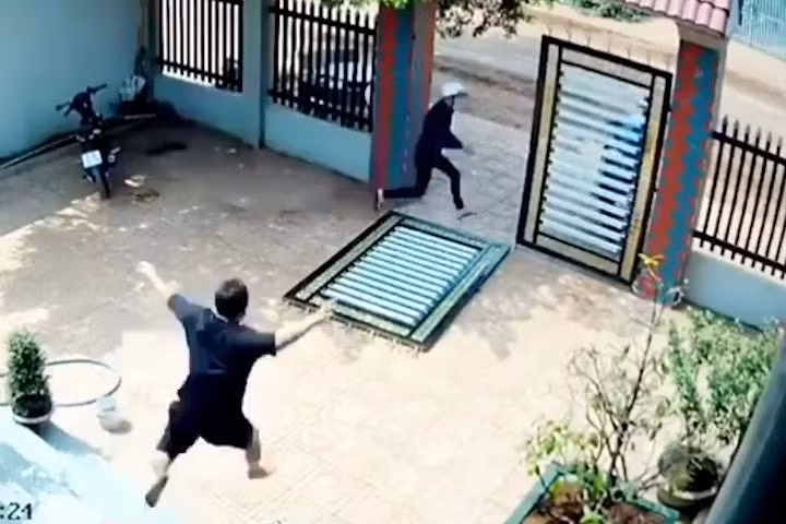 Vợ mang bầu 5 tháng cầm dao tiếp ứng cho chồng chống lại tên trộm hung tợn - 1