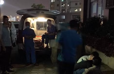 Be gai 3 tuoi roi tu chung cu anh 1