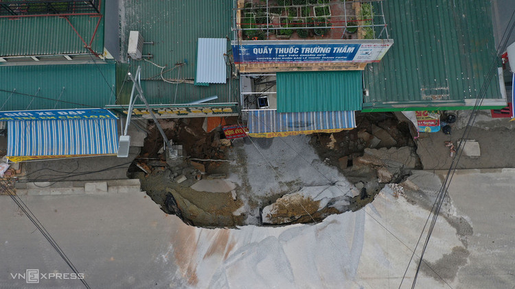 Hiện trường hố 'tử thần' rộng hơn 100 m2 ảnh 1