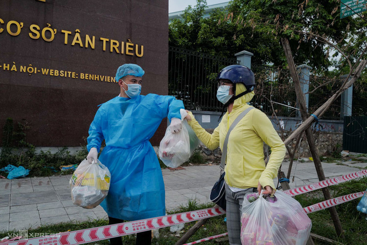 Bệnh nhân nháo nhác khi Bệnh viện K phong tỏa ảnh 8