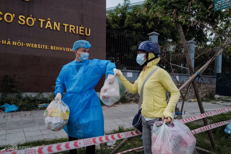 Bệnh nhân nháo nhác khi Bệnh viện K phong tỏa ảnh 8