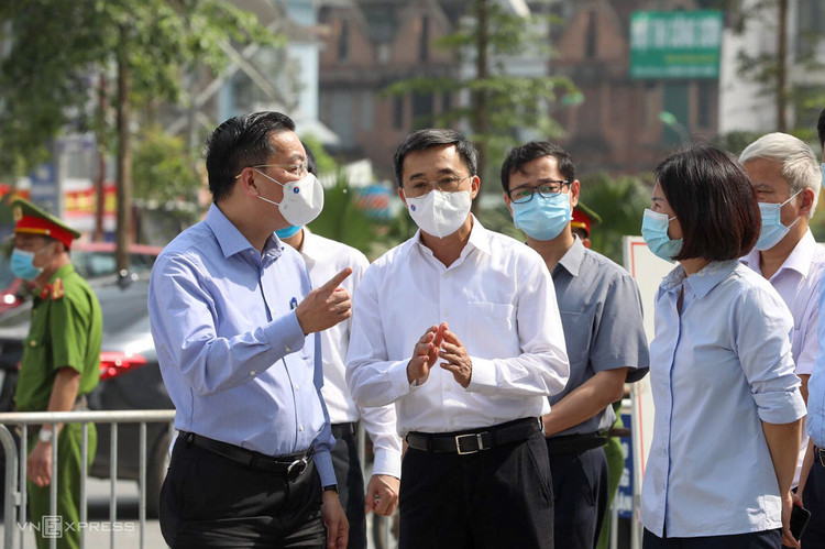 Bệnh nhân nháo nhác khi Bệnh viện K phong tỏa ảnh 11