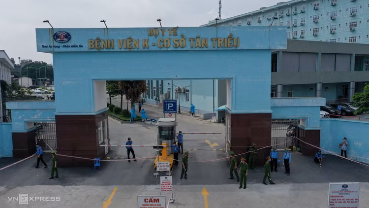 Bệnh nhân nháo nhác khi Bệnh viện K phong tỏa ảnh 1