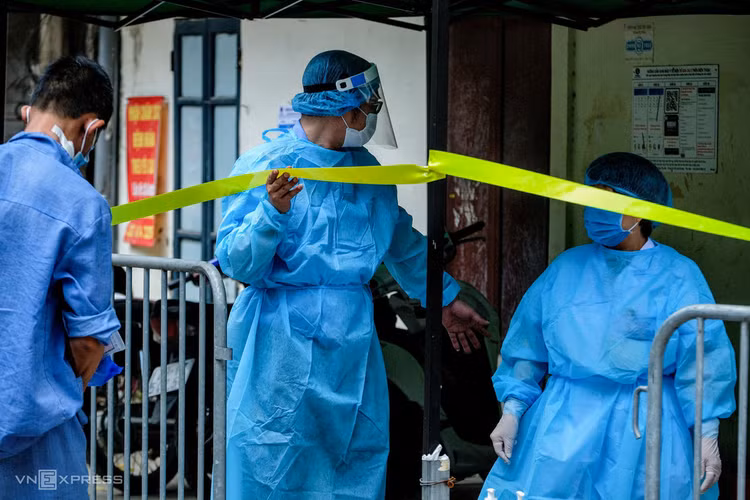 Bệnh nhân nháo nhác khi Bệnh viện K phong tỏa ảnh 10