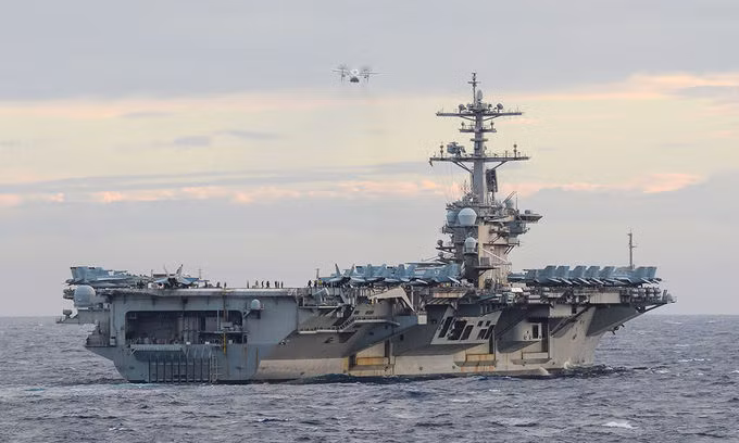 Tàu sân bay USS Theodore Roosevelt triển khai máy bay không người lái cỡ nhỏ trong buổi diễn tập tại Biển Đông ngày 9/2. Ảnh: US Navy.