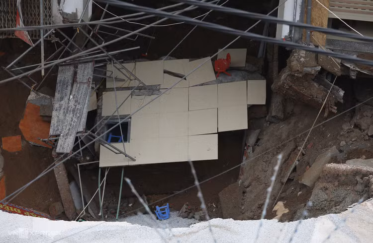 Hiện trường hố 'tử thần' rộng hơn 100 m2 ảnh 4