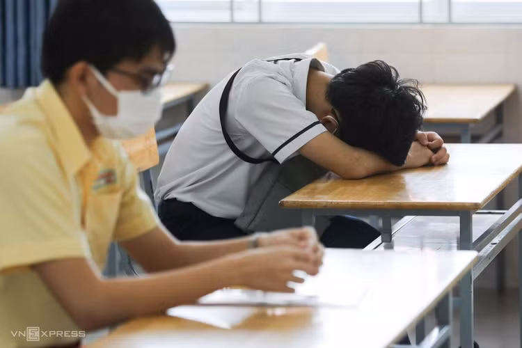 Thí sinh TP HCM trong ngày thi đầu tiên ảnh 6